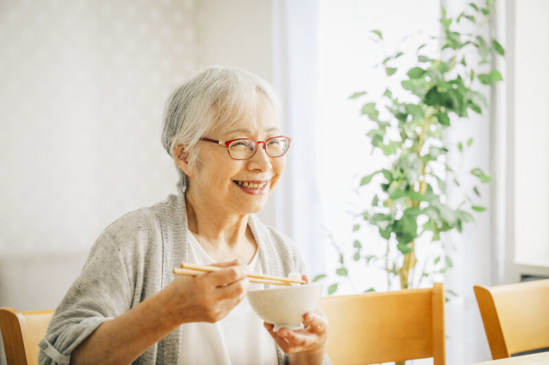 高齢者-宅食-食べる